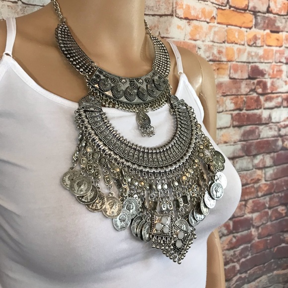 Queen Of All Things Statement Necklace - Picture 2 of 6